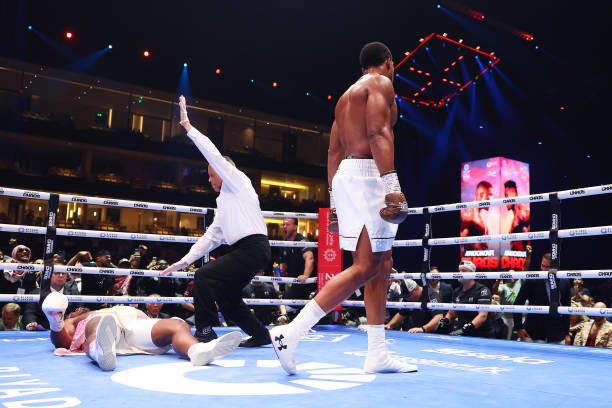 Anthony Joshua Demolishes Ngannou 