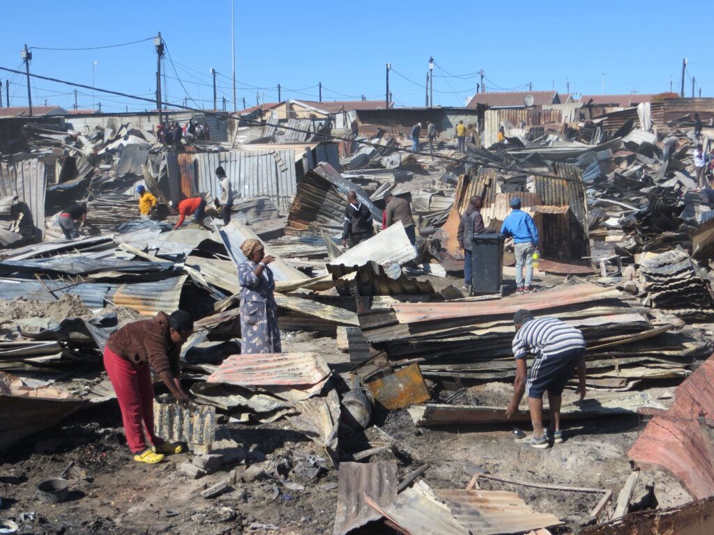 Fire Kills Two, Leaves Hundreds Homeless in South Africa