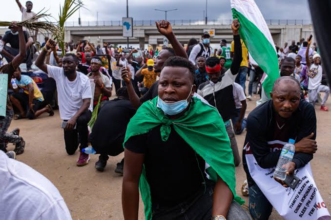 Lone Protester Spotted In Abuja Ahead Of #EndBadGovernanceInNigeria Protest