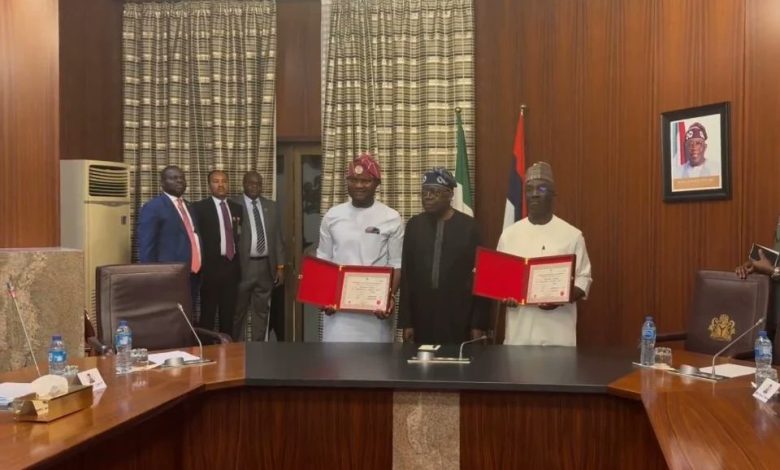 Edo Governor-elect Okpebholo, Deputy Kneel to Worship Tinubu in Aso Rock as Sign of Appreciation