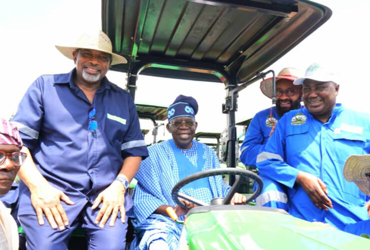 Lagos State Governor, Babajide Sanwo-Olu (left); Minister of Agriculture and Food Security, Abubakar Kyari; President Bola Tinubu; Niger State Governor, Mohammed Bago and Minister of State for Agriculture and Food Security, Aliyu Sabi Abdullahi.